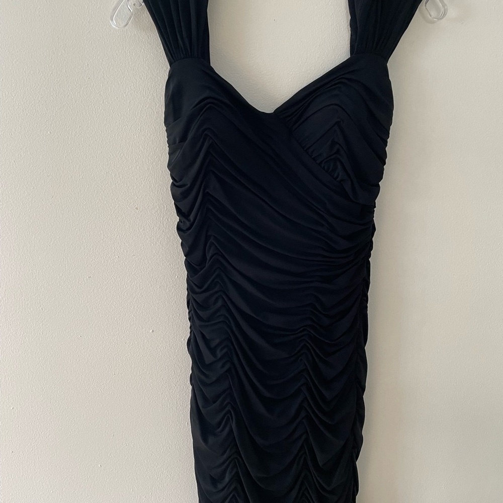 Kay Unger size 6. Elegant Black Ruched Dress